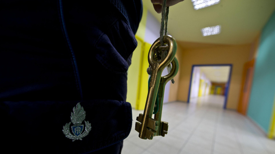 'Torture su 12 ragazzi in istituto minorile',agenti interdetti da servizio