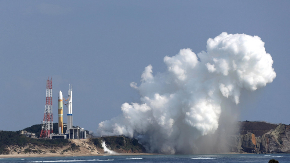 Giappone, scoppia incendio in sito agenzia spaziale