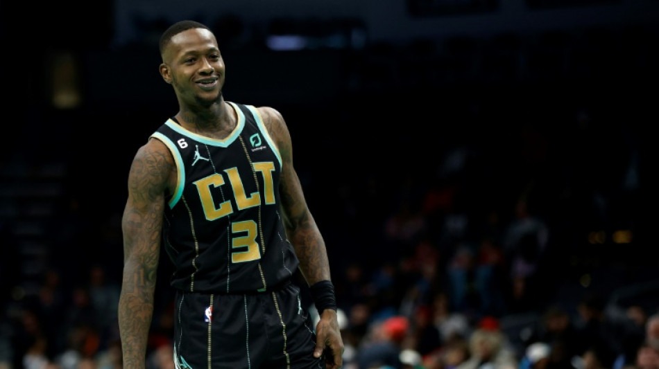 Hornets sting Heat with gritty comeback