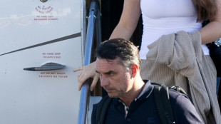 Fl&aacute;vio Bolsonaro diz que saiu do Brasil por ser v&iacute;tima de 'persegui&ccedil;&atilde;o'
