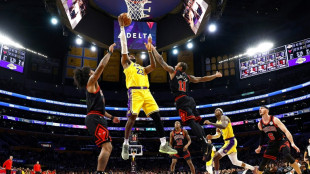 NBA: ambiance joyeuse pour LeBron &agrave; Los Angeles, morose pour Curry &agrave; San Francisco