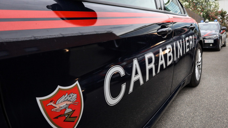 Presunti abusi su una 13enne, indagati due adolescenti
