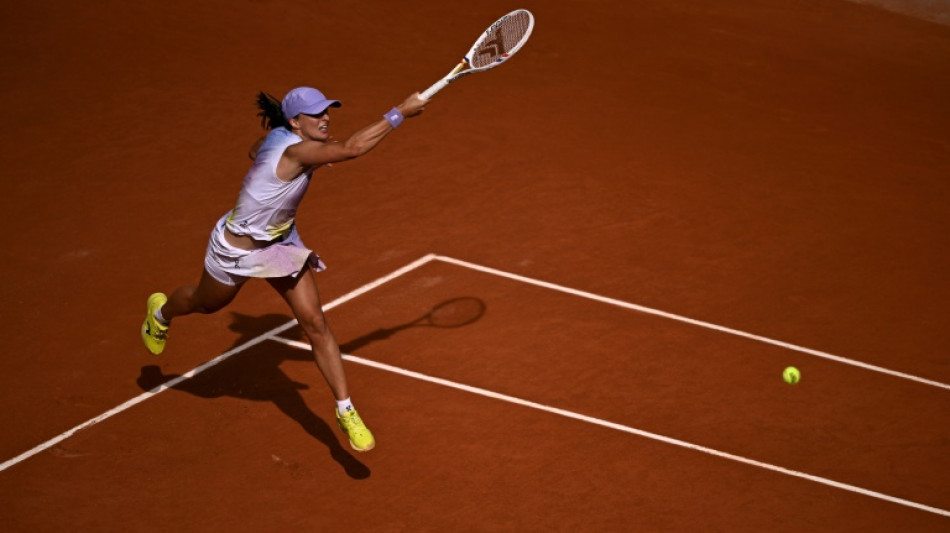 Swiatek sweeps past Raducanu into French Open third round