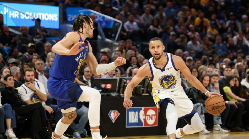 Play-offs NBA: les Warriors et les Sixers en imposent