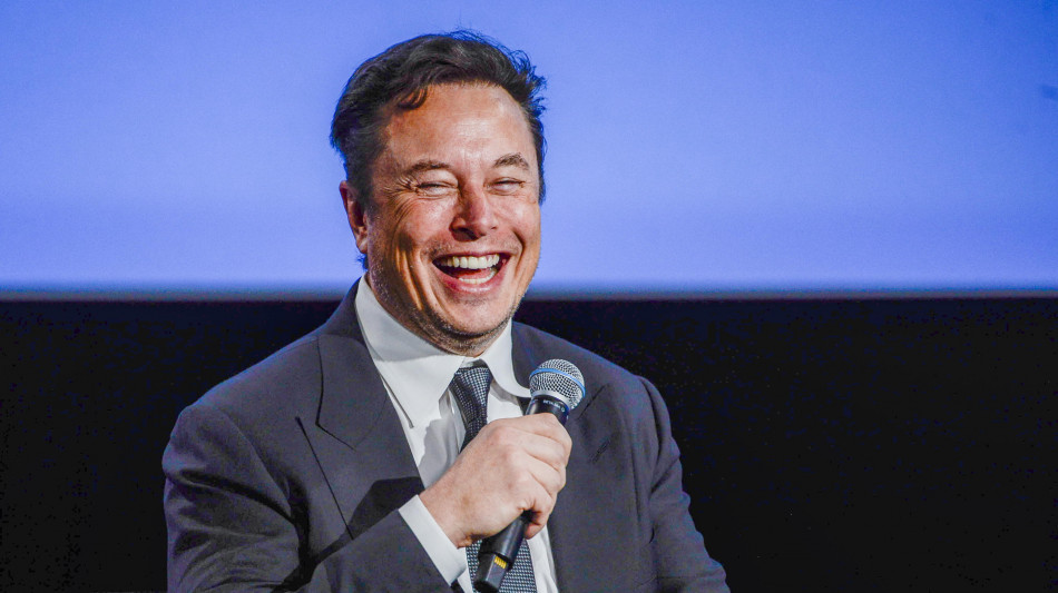 Gli azionisti di Tesla votano maxi-compenso Musk, &egrave; referendum