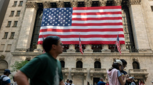Wall Street termine en ordre dispers&eacute;, mue par les r&eacute;sultats d'entreprises
