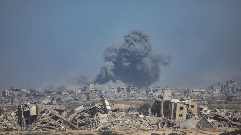 Fonti Gaza, Idf continua a lanciare raid in diverse aree