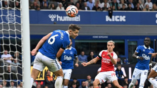 Arsenal vence Everton e &eacute; 4&ordm; na Premier League; Chelsea fica s&oacute; no 0 a 0 com Bournemouth