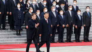 Macron re&ccedil;u par Xi, le conflit en Ukraine au coeur des discussions