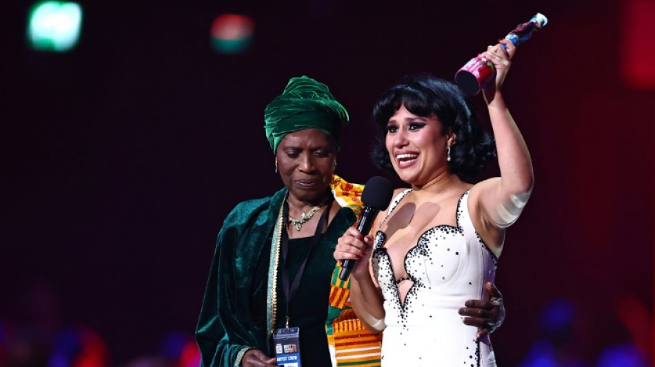 L'artiste Raye remporte six r&eacute;compenses aux Brit Awards, un record