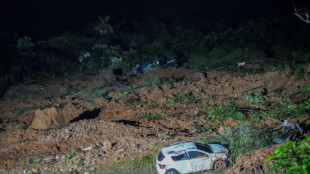 Buscan sobrevivientes tras alud que dej&oacute; 33 muertos en Colombia 