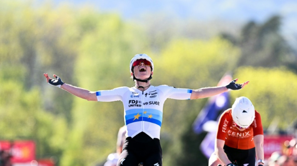 Fl&egrave;che Wallonne femmes: Demi Vollering imp&eacute;riale au sommet du Mur de Huy