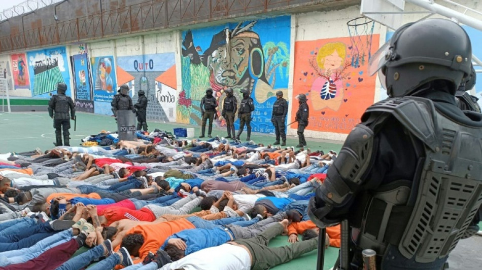 Diez reclusos muertos por choques de bandas en c&aacute;rcel de Ecuador