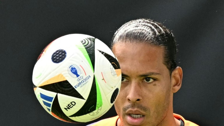 Holanda quer confirmar favoritismo contra uma Rom&ecirc;nia herdeira da gera&ccedil;&atilde;o de 1994