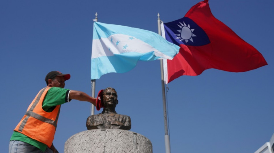 Taiw&aacute;n convoca a su embajador en Tegucigalpa por el viaje del canciller hondure&ntilde;o a China