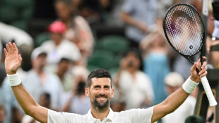 Djokovic perde um set contra Müller mas avança à 2ª rodada de Wimbledon