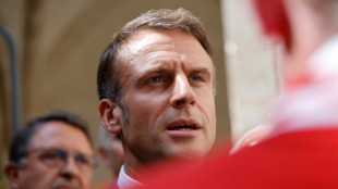 Macron defende presen&ccedil;a criticada em missa do papa Francisco na Fran&ccedil;a