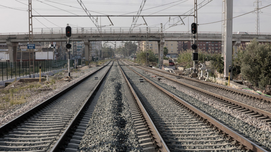 Deragliano due treni in Andalusia, 'almeno due morti e diversi feriti'
