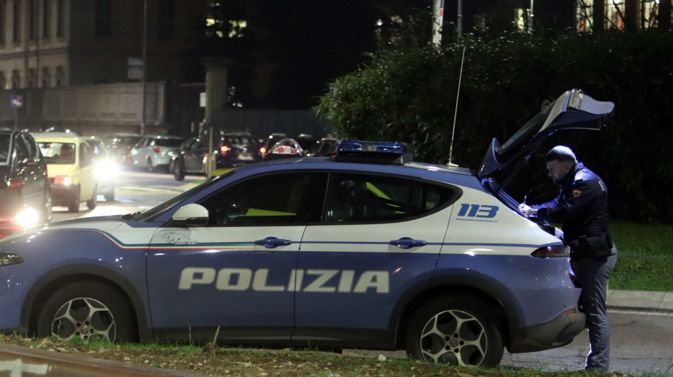 Lite in casa a Milano, uomo uccide 29enne e tenta suicidio