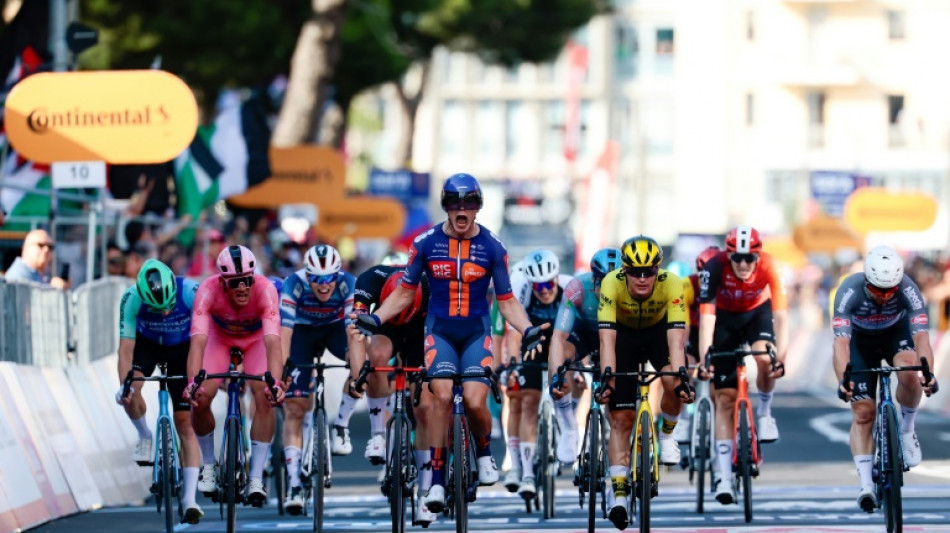 Tour d'Italie: le "gentil" Casper van Uden montre les dents à Lecce