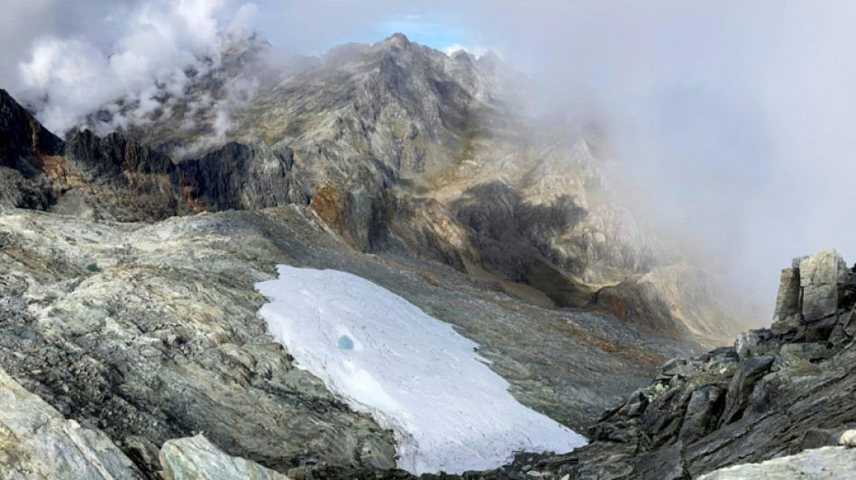 Une couverture thermoplastique pour sauver le dernier glacier v&eacute;n&eacute;zu&eacute;lien: "Absurde" selon les experts