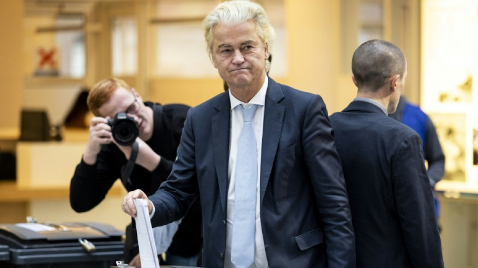 Centristas e extrema direita praticamente empatados nas elei&ccedil;&otilde;es legislativas dos Pa&iacute;ses Baixos