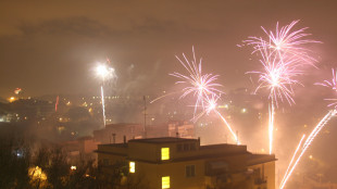Niente fai-da-te e non raccogliere botti inesplosi, come evitare lesioni a Capodanno