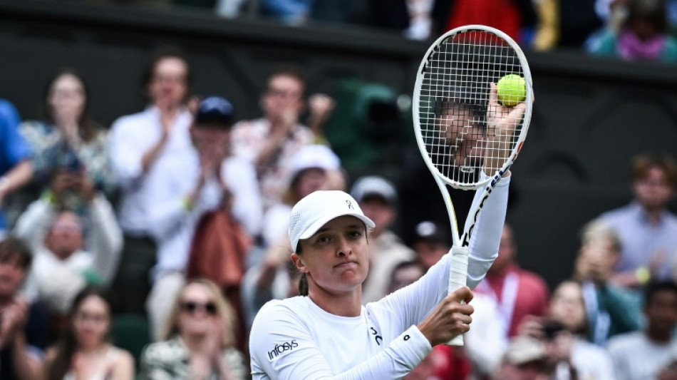 Swiatek vence sem dificuldades e avan&ccedil;a &agrave; 3&ordf; rodada de Wimbledon