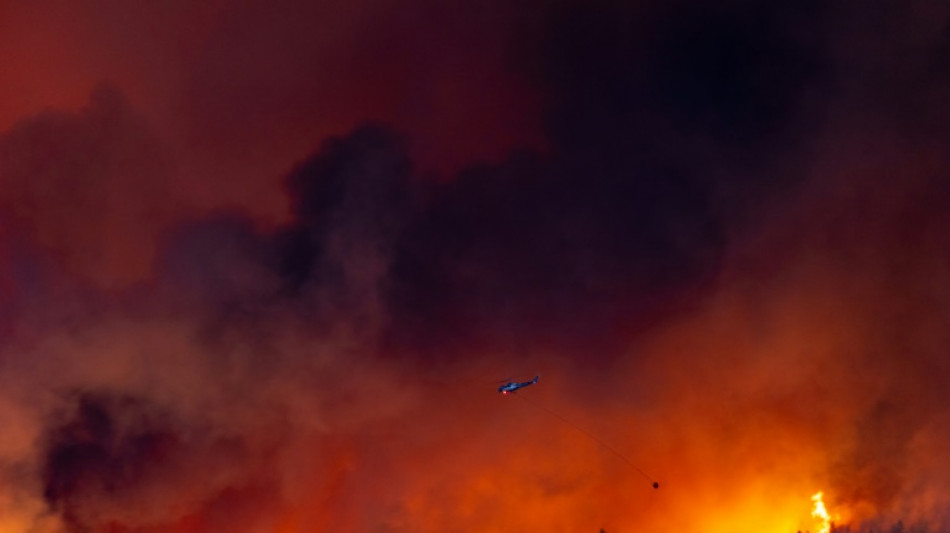 Comme lutter contre "100 ans de feux en une nuit": le Canada en proie &agrave; des incendies g&eacute;ants