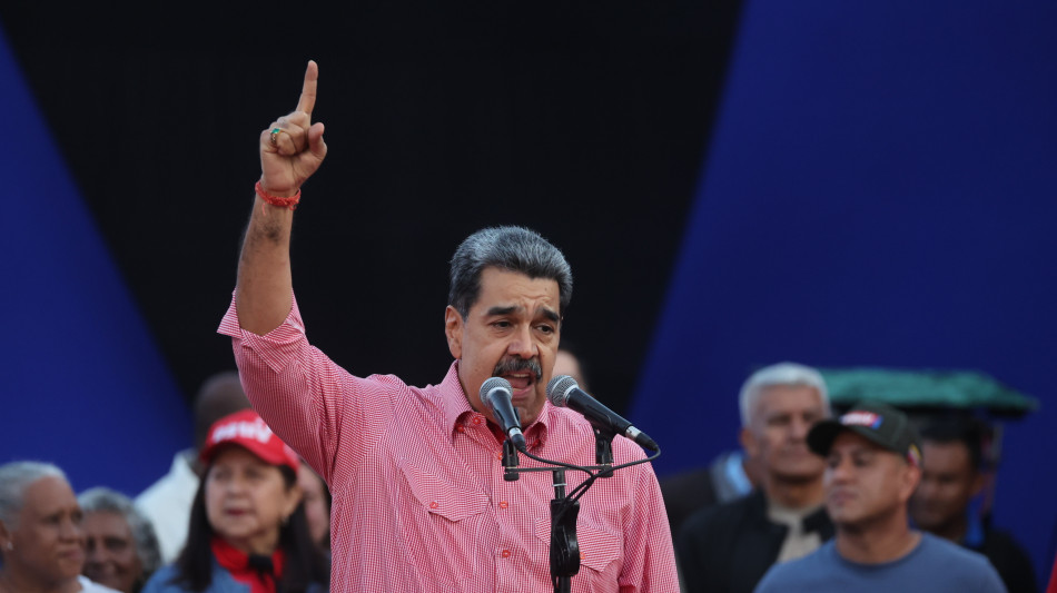 Maduro, 'fucili e missili pronti a difendere il Paese'