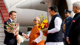 Modi d&eacute;roule le tapis rouge &agrave; Macron au Rajasthan