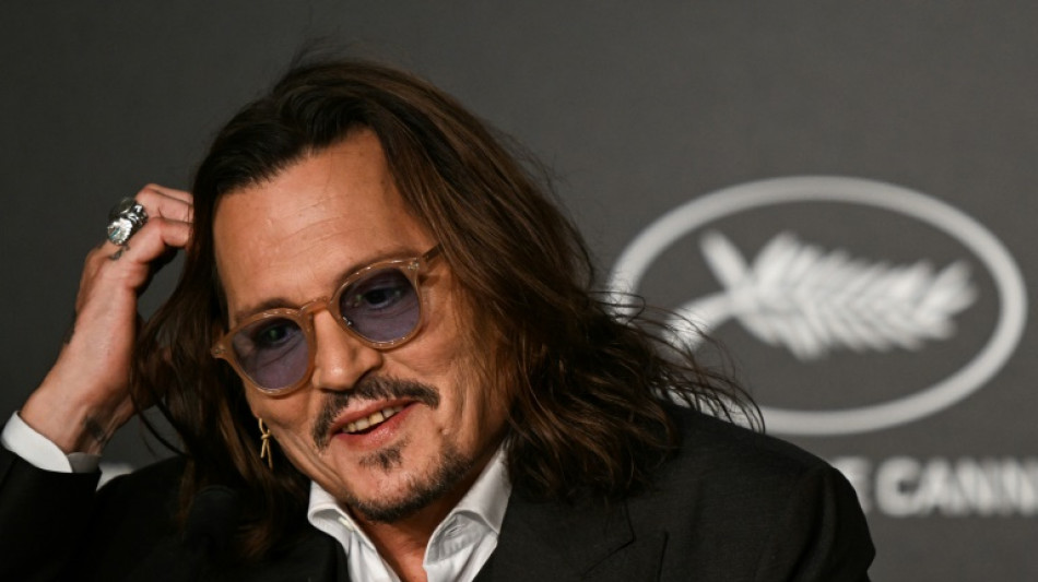 Johnny Depp dice que las publicaciones sobre &eacute;l son "ficci&oacute;n horrorosamente escrita"