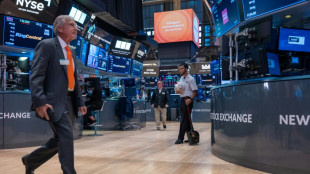 Wall Street termine en baisse, assomm&eacute;e par la posture offensive de la Fed