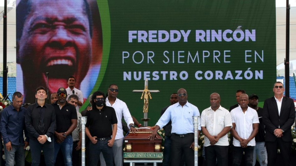 Una multitud despide al exfutbolista colombiano Freddy Rinc&oacute;n en estadio de Cali