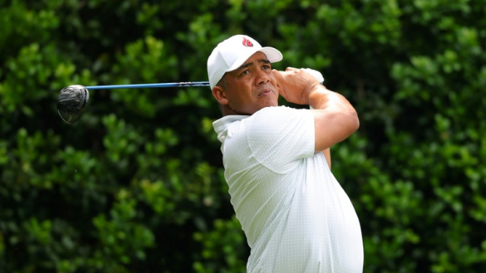 Venezuelan Vegas birdies five of last six to grab PGA lead