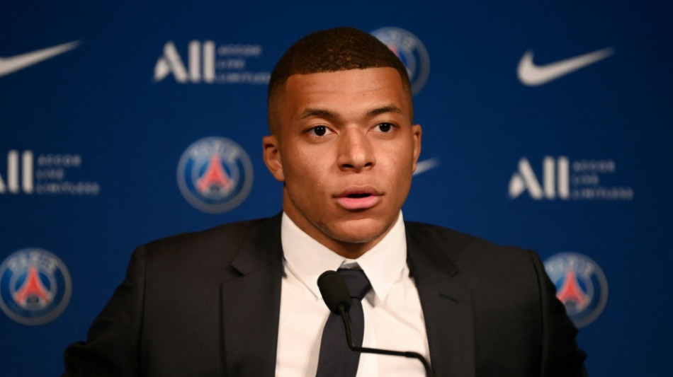 Mbappe weist Vertrags-Ger&uuml;chte zur&uuml;ck:"Ich bleibe Fu&szlig;baller"