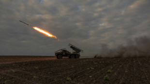 Ukraine: situation toujours "difficile" au nord-est, Kiev accuse la Russie d'ex&eacute;cutions de civils