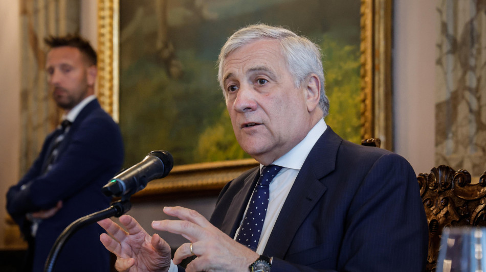 Tajani, 'massima solidariet&agrave; a Meloni, che certamente non si fa intimidire'