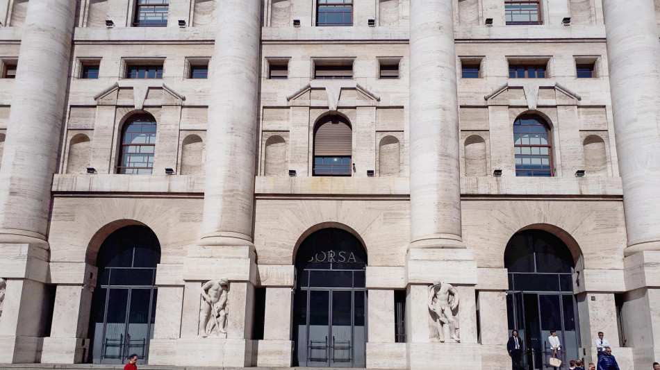 Borsa: Milano apre in calo, -0,43%