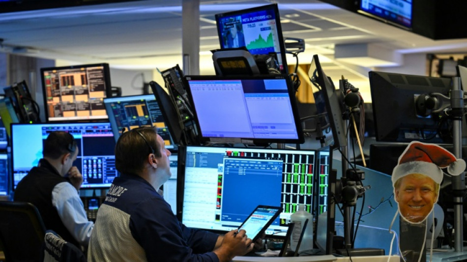 Wall Street clôture en berne, minée par l'emploi américain
