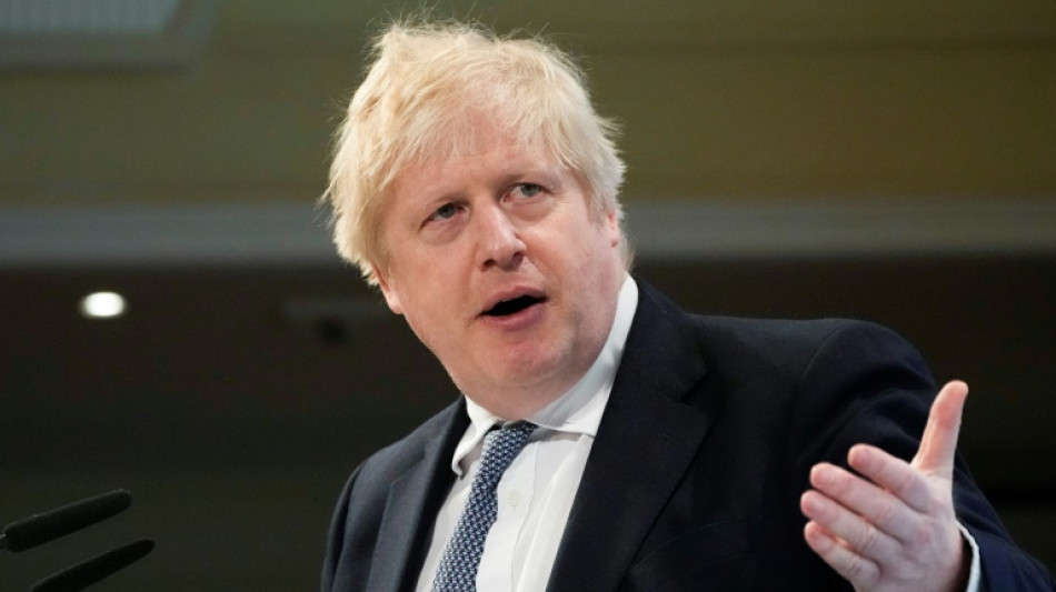 Fin de l'isolement, quatri&egrave;me dose: Boris Johnson veut tourner la page du Covid-19