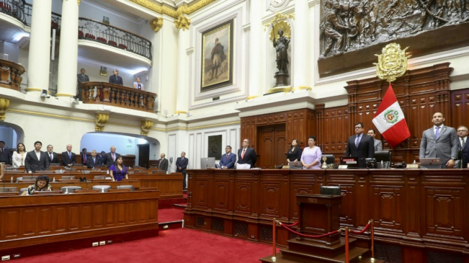 Entre protestas, el adelanto de elecciones sigue en punto muerto en el Congreso de Per&uacute;