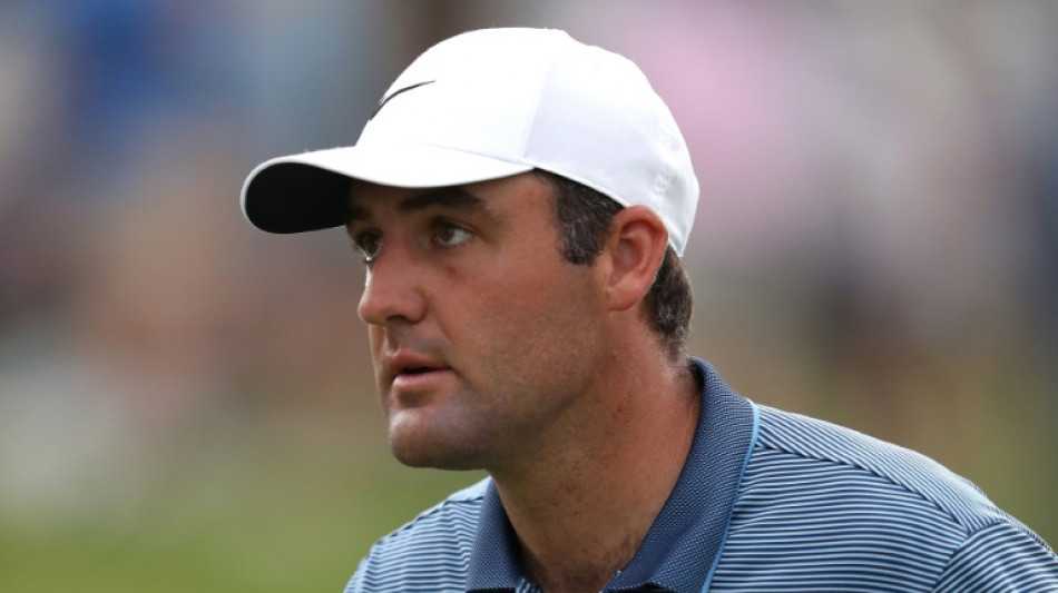 Pak grabs lead as Scheffler looks for third straight win