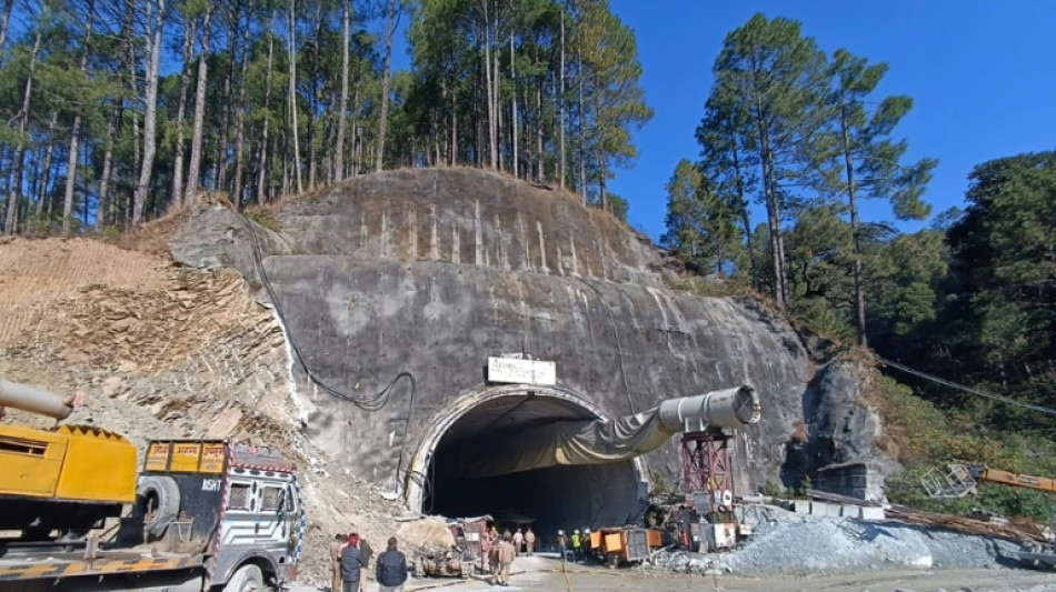 Inde: localis&eacute;s "vivants", 40 ouvriers pi&eacute;g&eacute;s dans un tunnel commencent &agrave; &ecirc;tre secourus