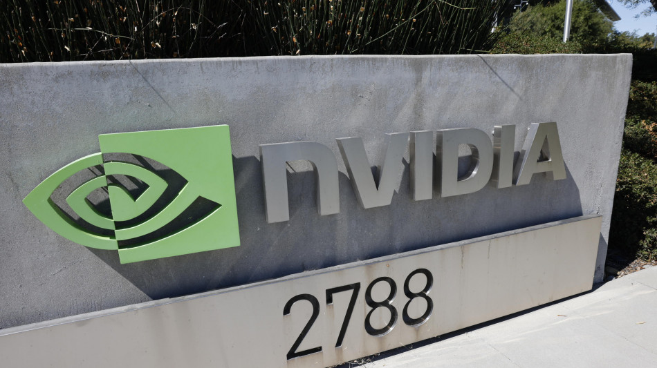 Nvidia record con IA, è la prima a valere 5.000 miliardi
