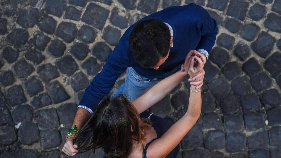 Molesta ragazzine, muore dopo essere stato aggredito