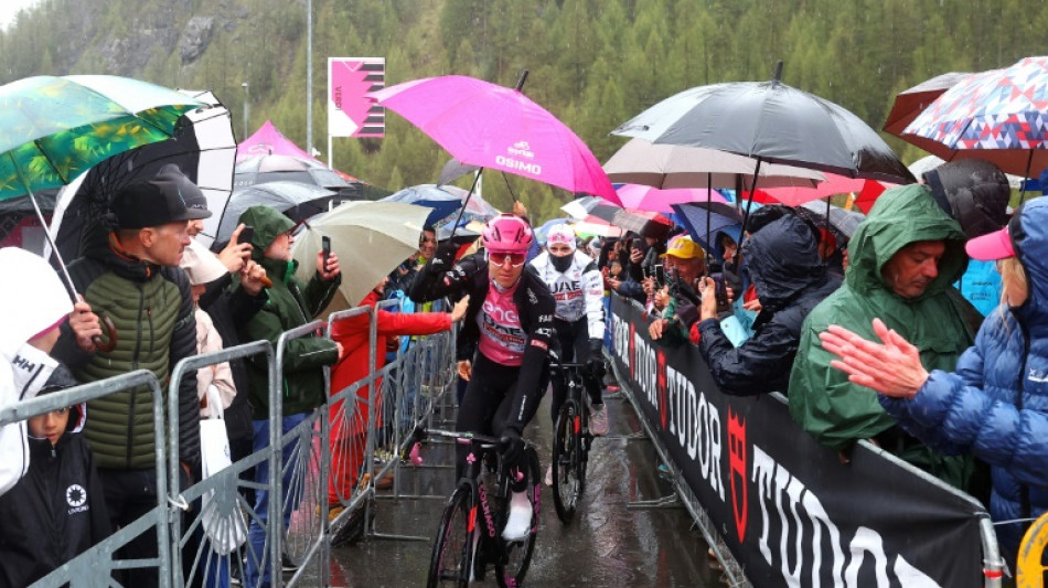 La 16&ordf; etapa del Giro, recortada en medio de la confusi&oacute;n