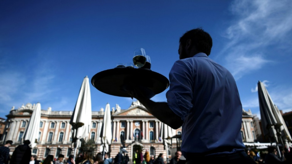 Tourisme : recruter et former d'ici l'été, un énorme défi en France
