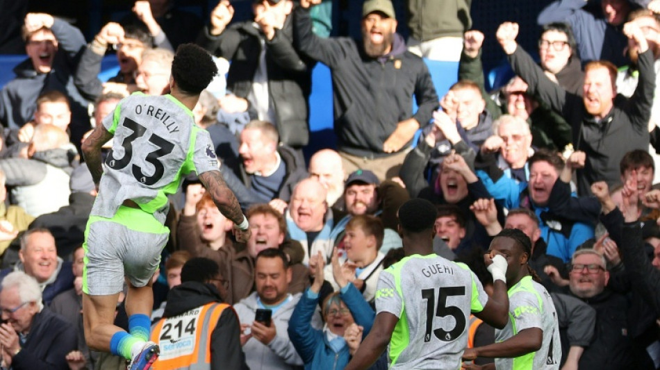 Man City rout Chelsea to close gap on leaders Arsenal