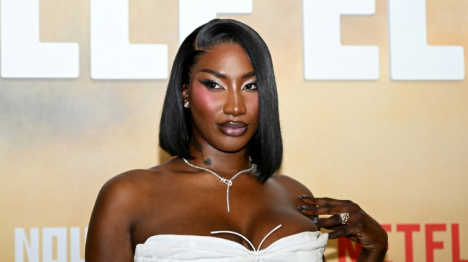 Aya Nakamura vis&eacute;e par des attaques racistes: l'enqu&ecirc;te avance, avec des gardes &agrave; vue et du mat&eacute;riel saisi